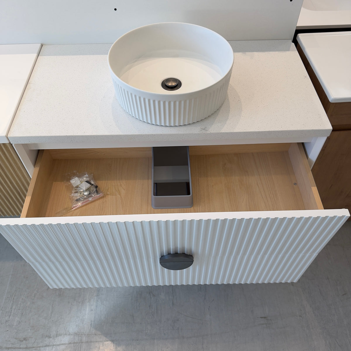 EL90 FLUTED 900MM WALL HUNG VANITY - WHITE