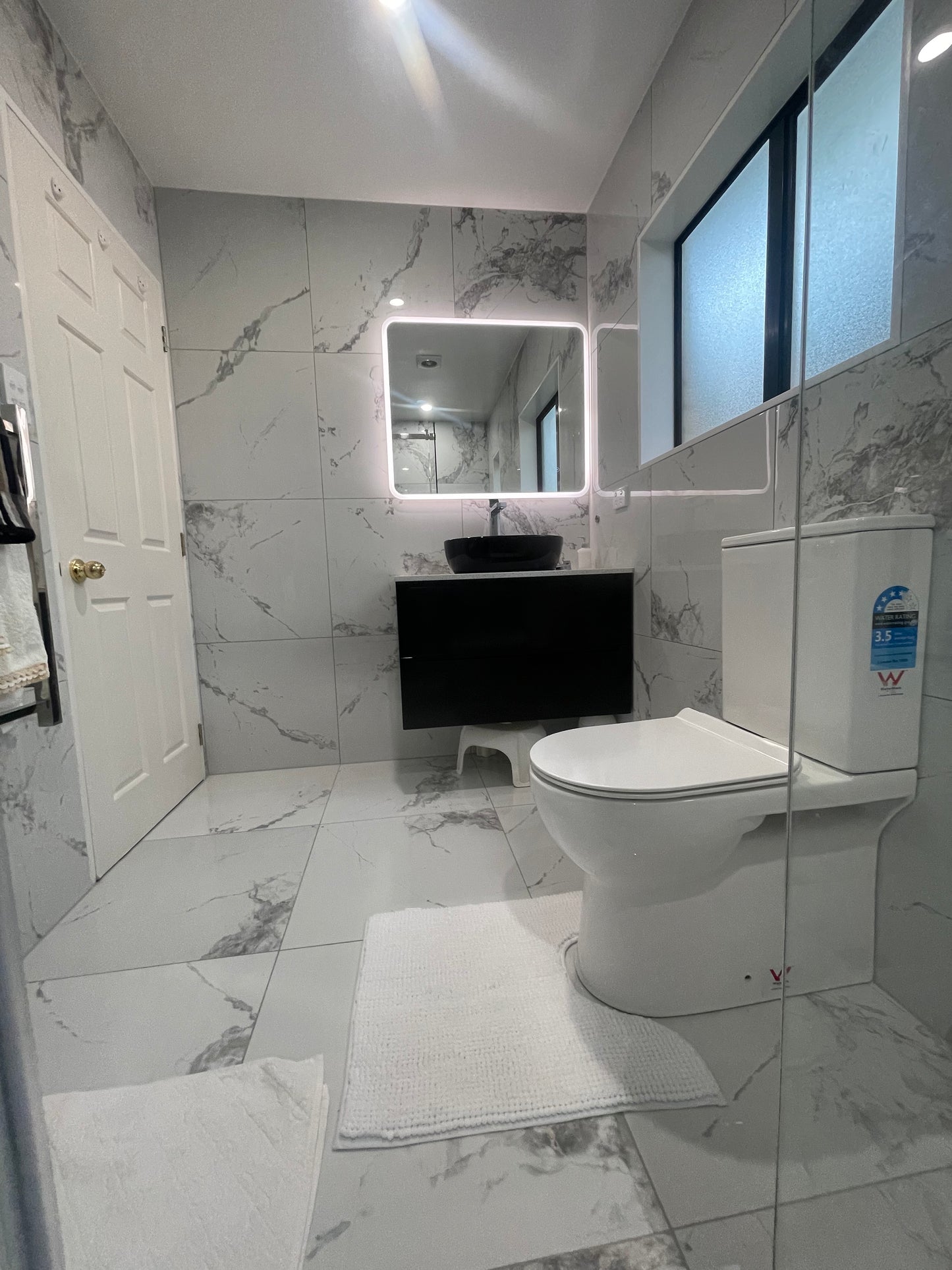900X750MM ZEPHYR LED MIRROR | DEMISTER | 3 COLOURS LIGHT - The Tile Collection™