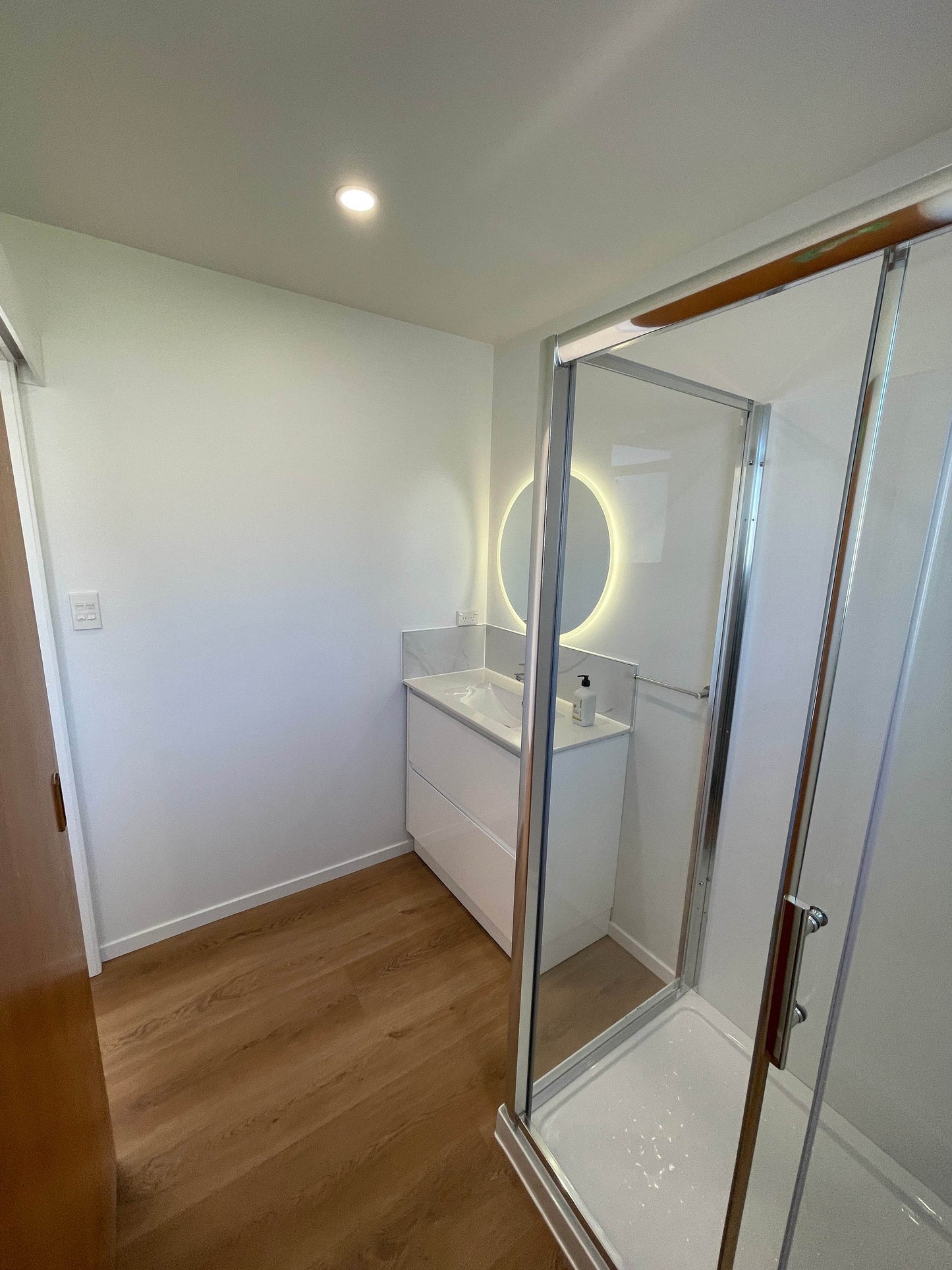 1100X750MM CHROME SLIDING DOOR SHOWER KIT - 2 SIDED - The Tile Collection™