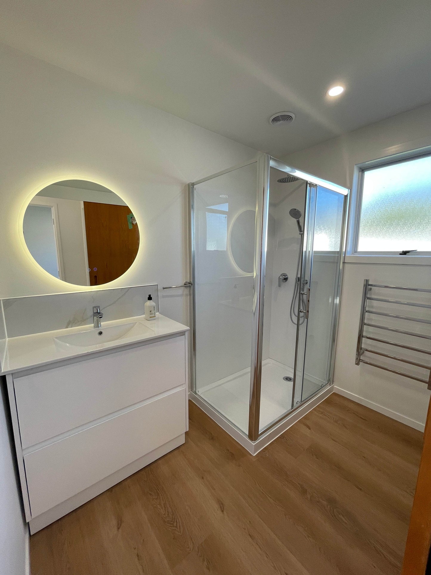 1100X750MM CHROME SLIDING DOOR SHOWER KIT - 2 SIDED - The Tile Collection™