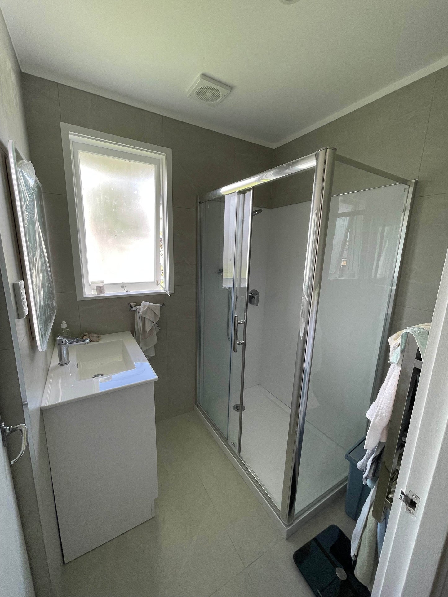 1100X750MM CHROME SLIDING DOOR SHOWER KIT - 2 SIDED - The Tile Collection™