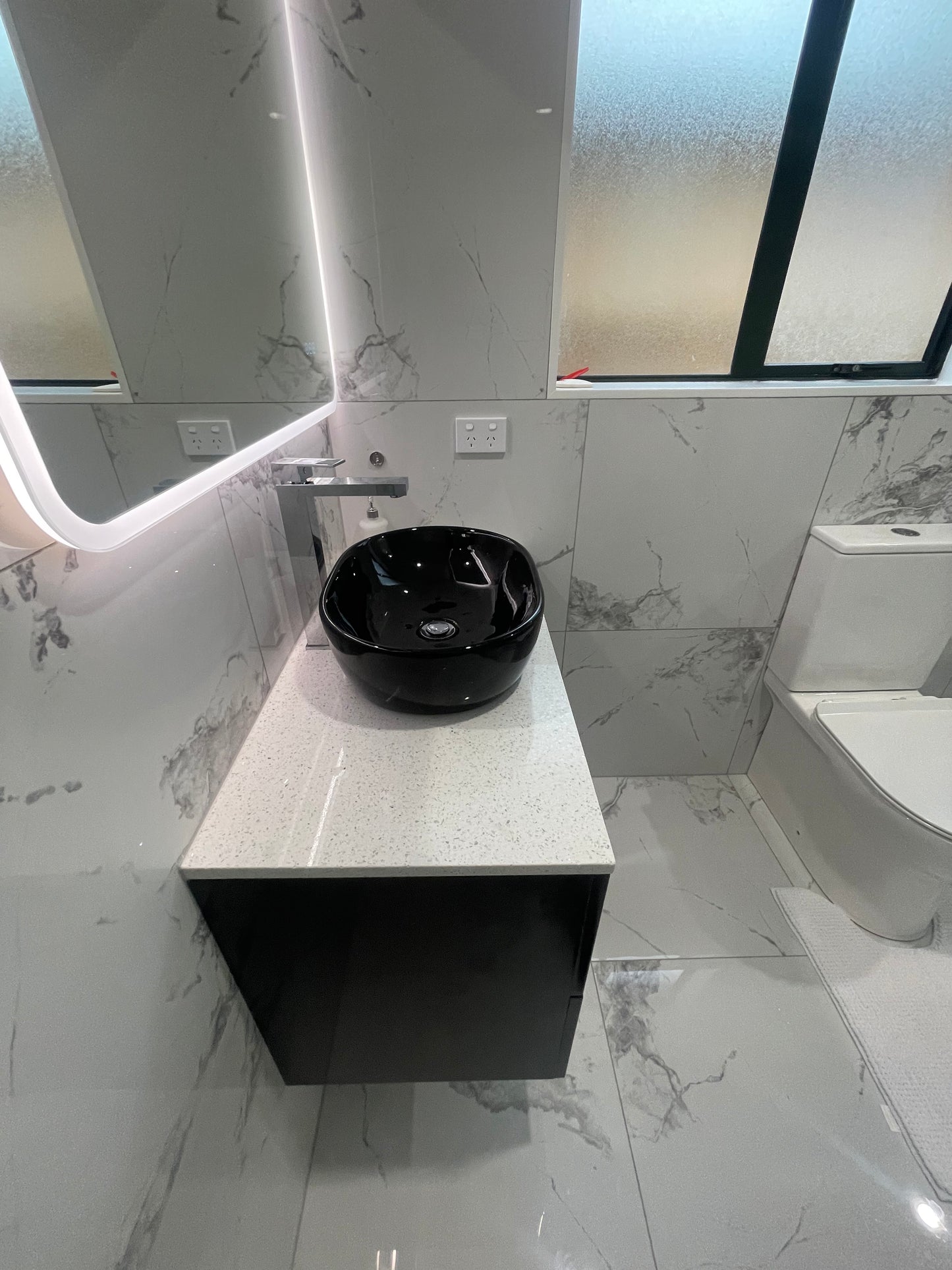 900X750MM ZEPHYR LED MIRROR | DEMISTER | 3 COLOURS LIGHT