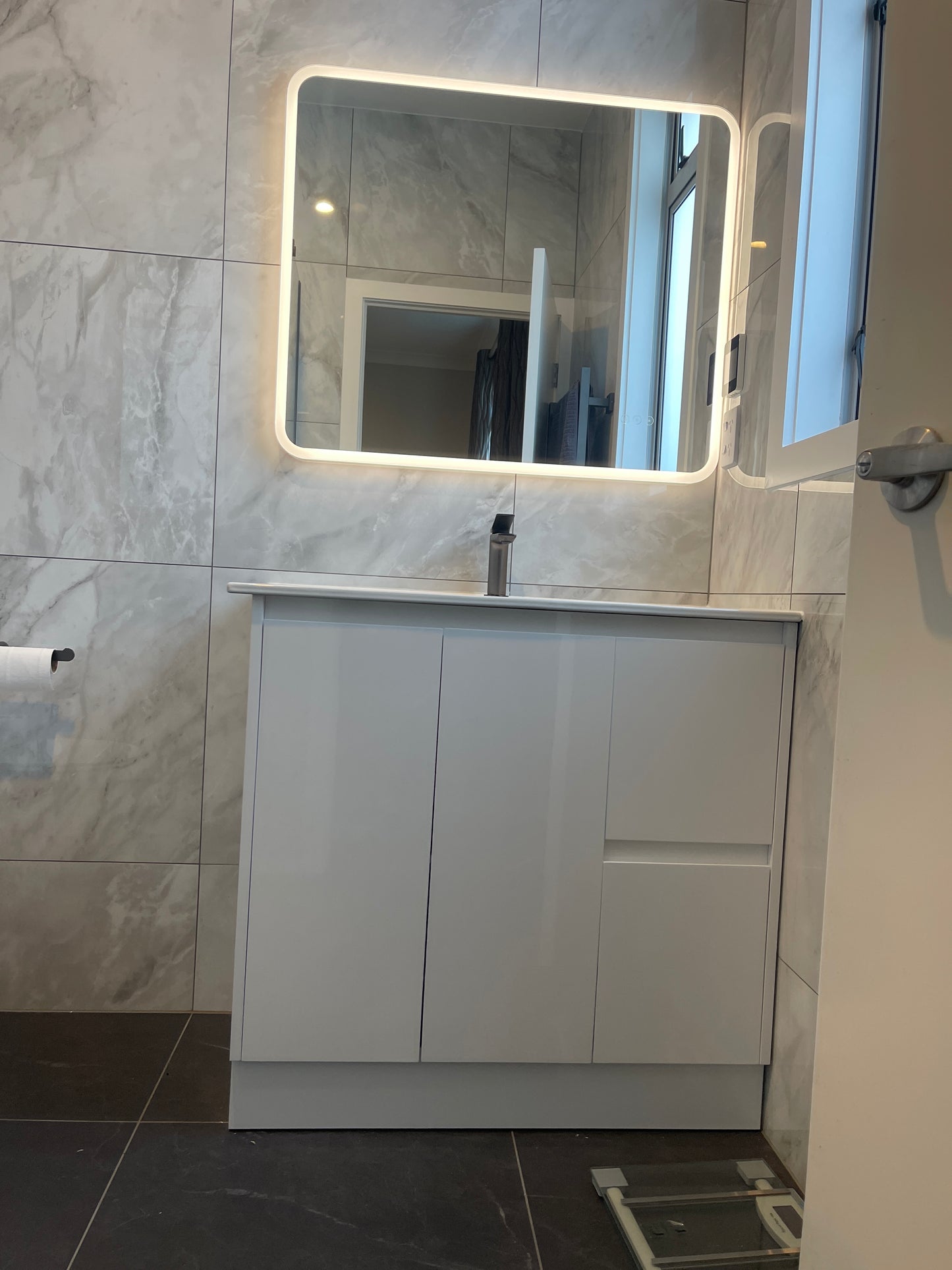 900X750MM ZEPHYR LED MIRROR | DEMISTER | 3 COLOURS LIGHT