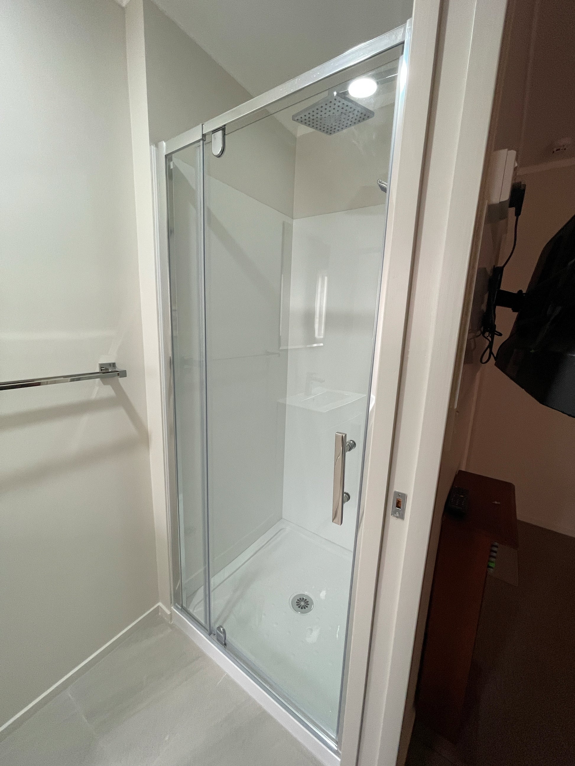800x800x800MM ALCOVE 3 SIDED SHOWER ENCLOSURE WITH SWING DOOR - CHROME - The Tile Collection™