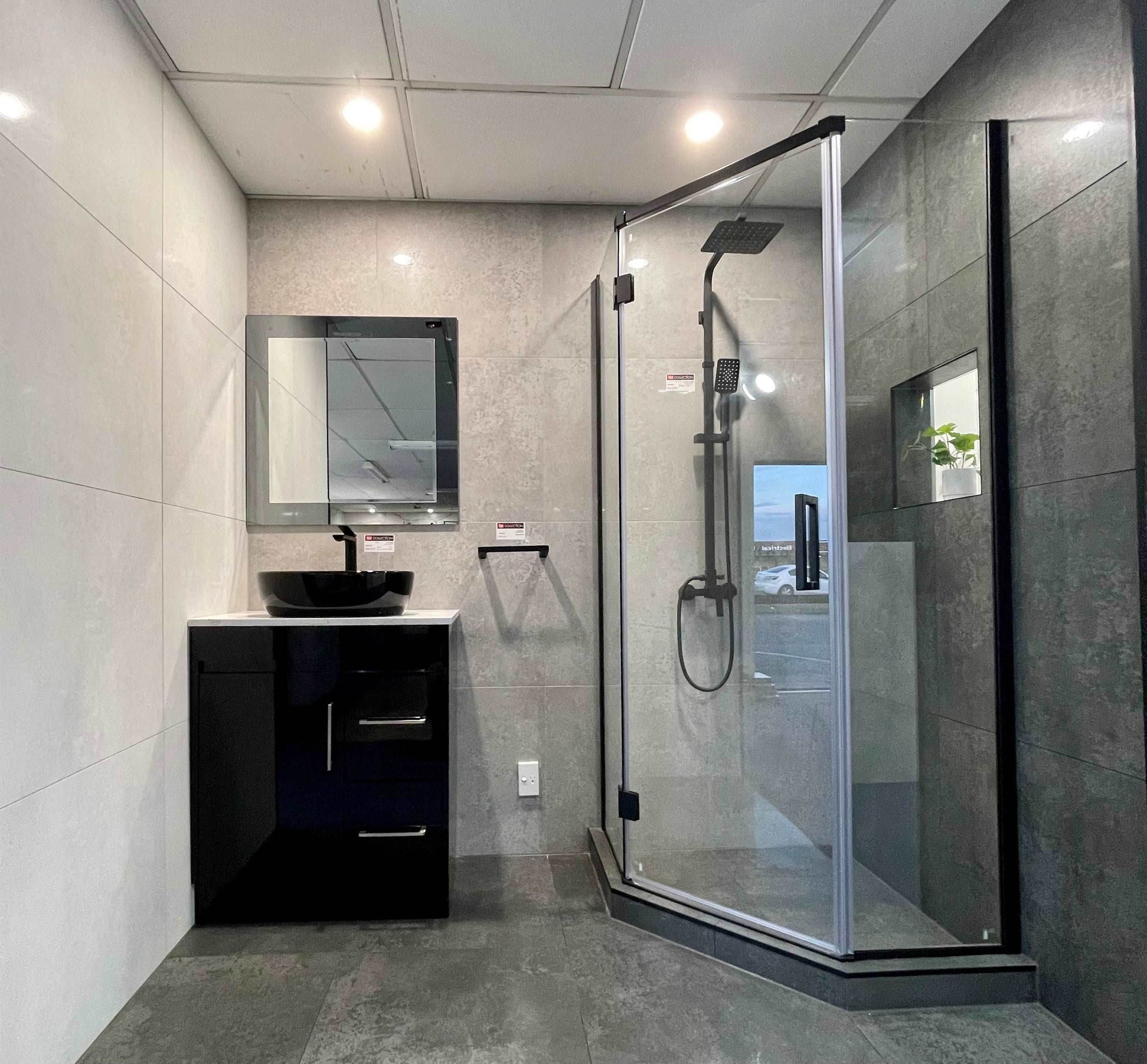 1000X1000MM DIAMOND FRAMELESS SHOWER GLASS- BLACK - The Tile Collection™