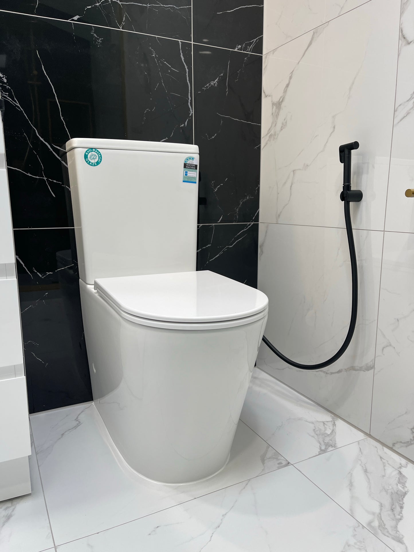 BROOKLYN OVERHEIGHT ZERO RIM TORNADO BTW TOILET SUITE 670X360X865